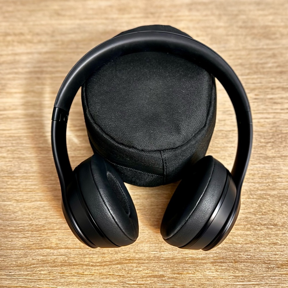 Beats Solo3 Wireless On-Ear Headphones | Never used!!! - Picture 7 of 8